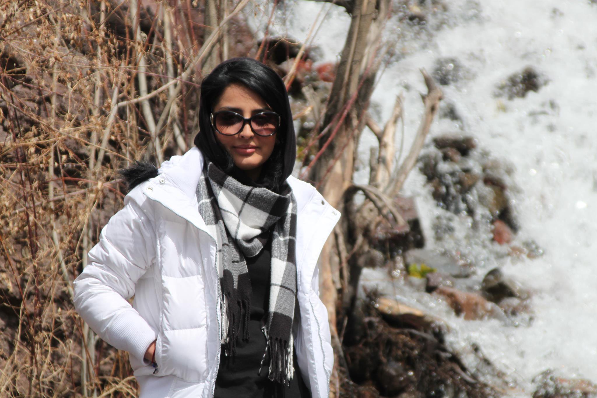 ئێران خانمه‌ شاعیرێك ده‌ستگیرده‌كات